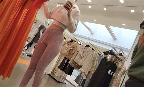 Tall Slim Chick Very Hungry Ass Not OC Spandex Leggings Yoga Pants Forum