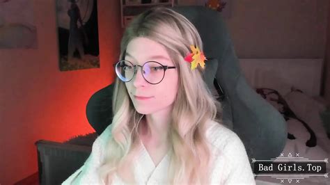 Very Cute And Hot Long Hair Blonde Teen On Web