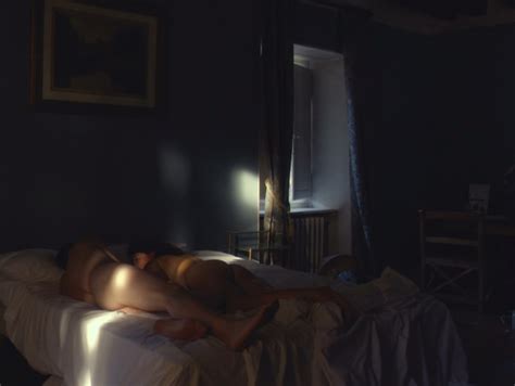 Naked Stéphanie Cléau in La chambre bleue