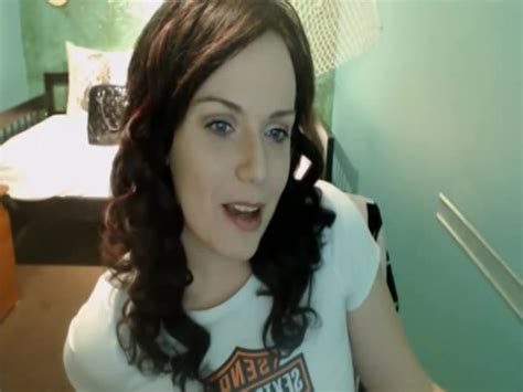 Brunette Babe With Curvy And Delicious Body Performs Cnn Amador