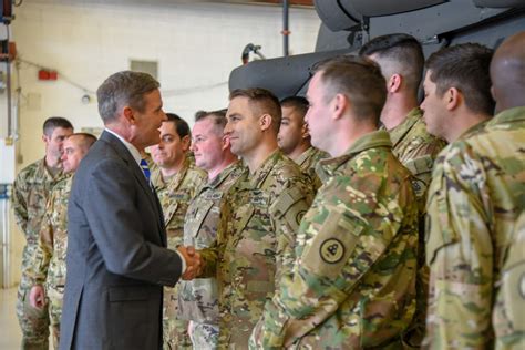 Governor Visits Tenn National Guard Troops Ahead Of Deployment