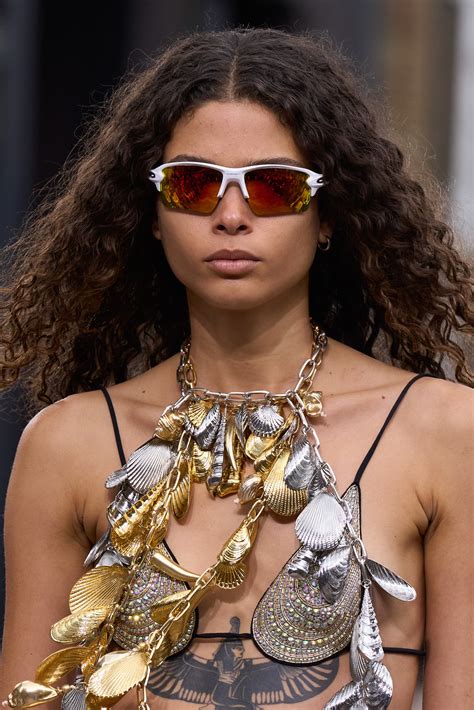 The 5 Key Eyewear Trends Spring 2023 Fashion Accessory Trend