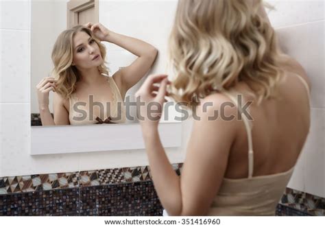 Sexy Curly Blonde Posing Front Mirror库存照片 Shutterstock