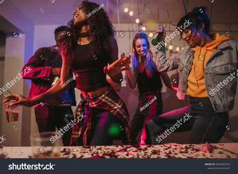 how to find house parties