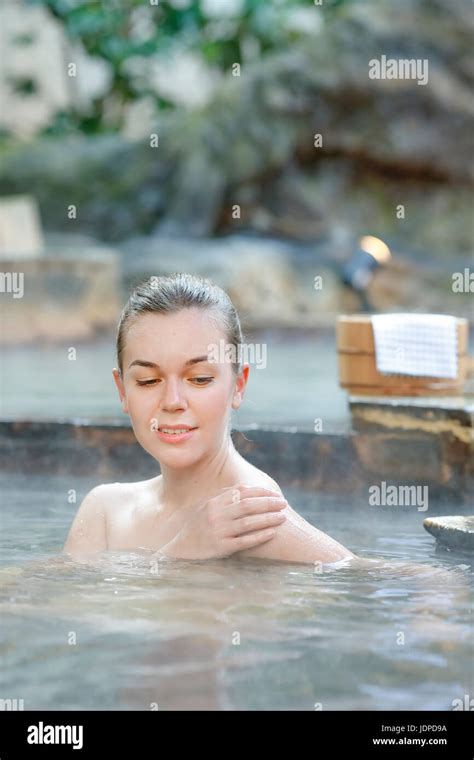 Japanese women open air bath hi-res stock photography and images - Alamy