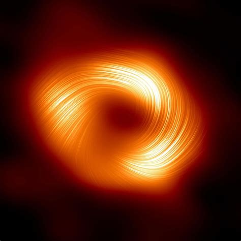 astronomers capture dazzling  image   black hole   milky