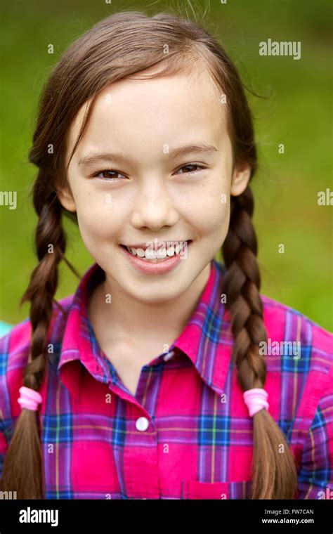 Portrait girl teen headshot hi-res stock photography and images - Alamy