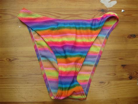 Bunter Bikini Kleiderkorb De
