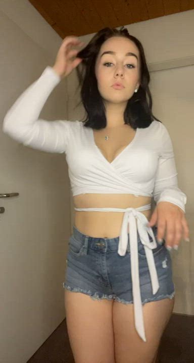 Am I Cute Enough To Capture Your Attention Send Nude Selfie