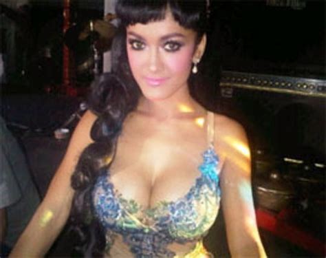 5 Artis Indonesia Yang Terkenal Paling Seksi Dan Hot Spektakers
