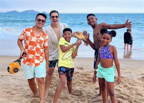 Já vivenciamos todas as situações possíveis diz casal gay que adotou irmãos no RJ