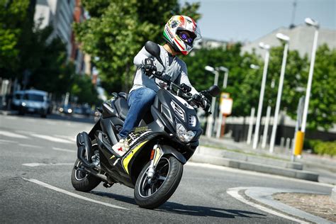 Yamaha Aerox R Naked Prezzo Scheda Tecnica Dati Foto E Video Insella It