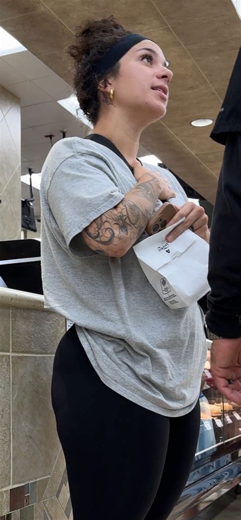 Tatted Brunette Pawg Jiggle Ass Forum