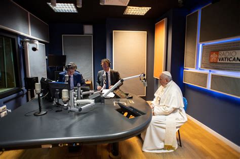 Les propos chocs du pape François en visite à Radio Vatican