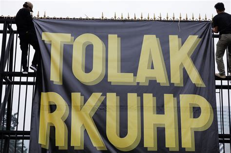 Indonesians Can Soon Be Jailed For Sex Outside Marriage And Insulting The President South