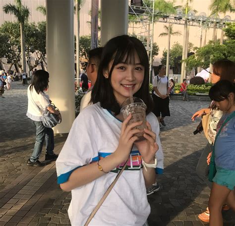 Cô bạn Trung Quốc được mệnh danh hot girl má lúm vì xinh như búp bê