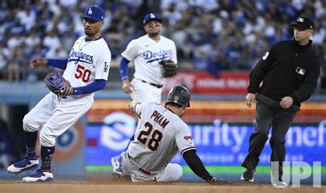 Photo Arizona Diamondbacks Vs Los Angeles Dodgers Nlds In Los Angeles