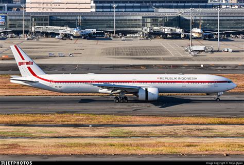 pk gif boeing  uer indonesia government garuda indonesia