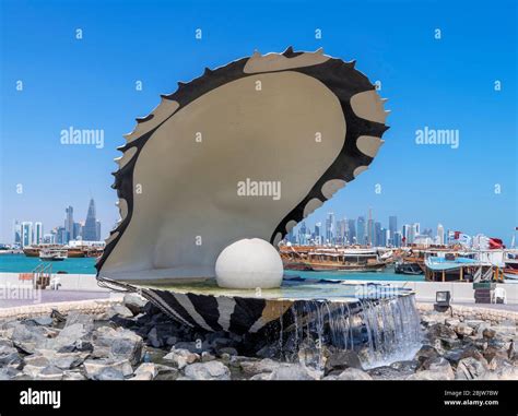 The Pearl Monument Doha Hi Res Stock Photography And Images Alamy