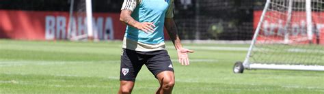 Elenco Abre A Semana Treino Em Dois Per Odos Spfc