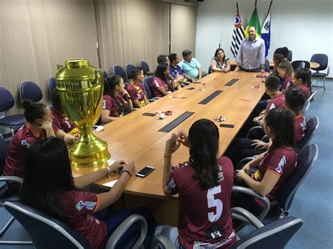 Prefeito Recebe Time Campeão Da Copa Paulista De Futsal Feminino