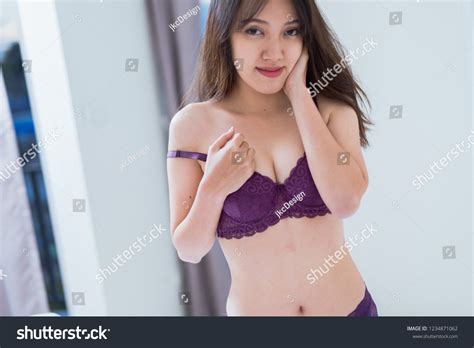 Sexy Asian Woman Purple Lingerie Posing Foto De Stock 1234871062 Shutterstock