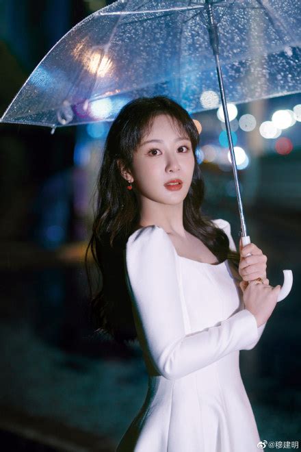 Top Sao Hoa Ng Hot Nh T Ch L Nhi T Ba C Chi M Ng I U Saostar Vn