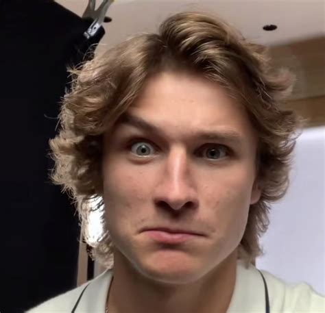 Pin By MNWildGirl On Ice Hockey Babes 2 Hot Hockey Players Hockey Players Hot Hockey Boy