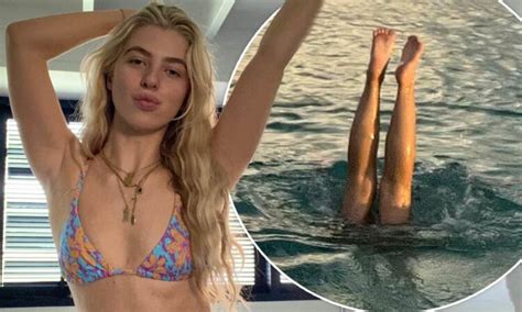 9 Hot Sexy Helen Gallagher Bikini Pics