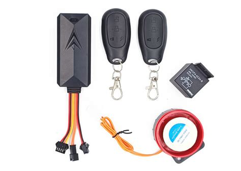 Automotive 4G GPS Tracker Remote Lock And Cut Off Fuel SOS Emergency