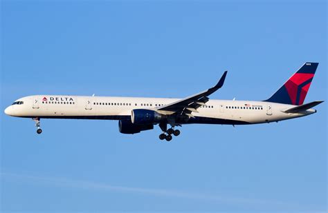 Boeing 757-300 Delta Airlines. Photos and description of the plane