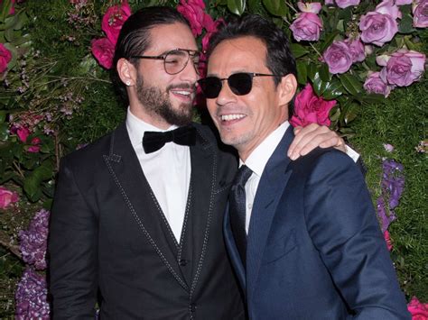 Marc Anthony Le Roba Beso A Maluma Y Desata Celos De Su Novia