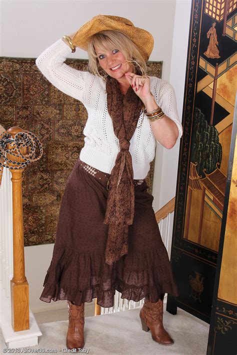 Sherri Donovan Gets Playful With Her Knockers MILF Fox