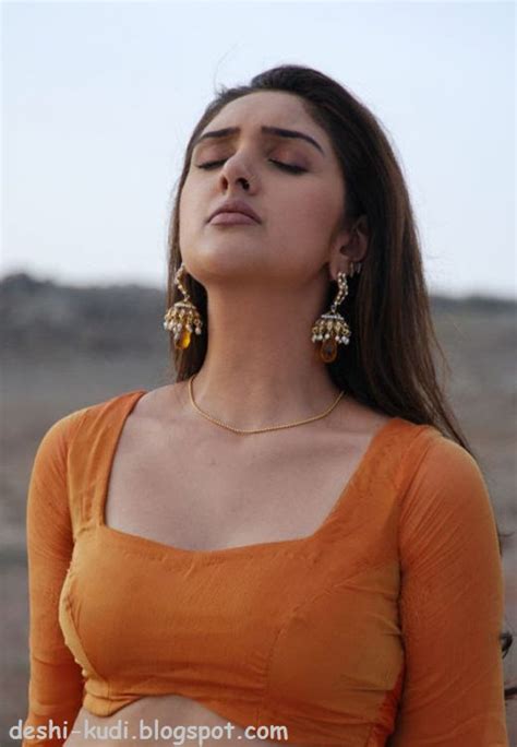 9 Hot Sexy Sridevi Vijaykumar Bikini Pics