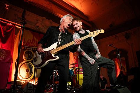 Sex Pistols Lijken Geheime Intieme Show In Londen Te Spelen