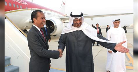 Video Jokowi Tiba Di Abu Dhabi Disambut Spesial Presiden Mbz Diiringi