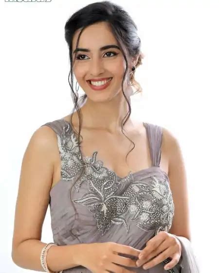 Simrat Kaur Top 20 Hot And Beautiful Pics And Photos