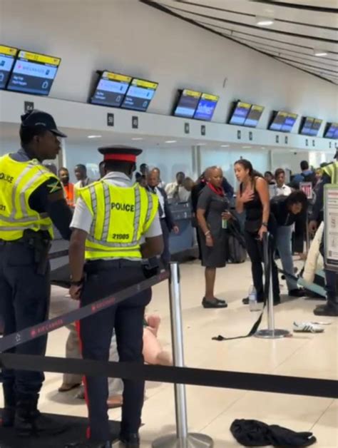 Bark Di Trute Lady Stripped Naked At Airport And Behaved Boisterously