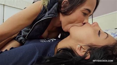 CHALLENGE KISSES MILF VS TEEN VOL MILF MARTA Vs TEEN LIZZY NEW VIDEO MF