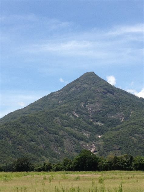 Cairns Attractions Walshs Pyramid
