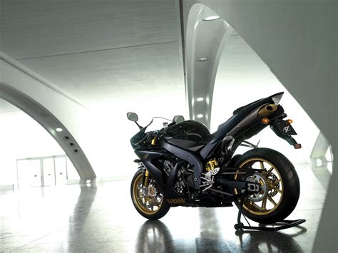 Множество обоев для рабочего стола с мотоциклами мировых брендов