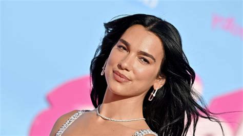 10 Best Dua Lipa Songs of All Time - Singersroom.com