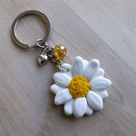 daisy flower keychain polymer clay handmade clay crafts clay jewelry