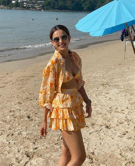 Rakul Preet Singh Hot Pics Dazzling Photos Of Actress
