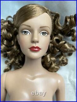 Tonner Tyler Wentworth 16 Nude SKI RETREAT SYDNEY CHASE Fashion Doll BW