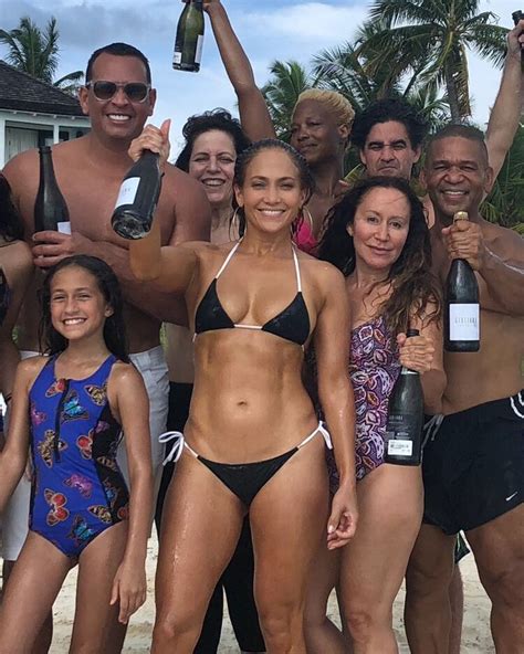 Jennifer Lopez Celebr Sus A Os En Bikini Y Sin Maquillaje Infobae