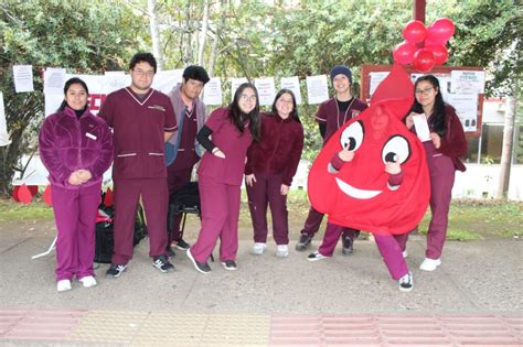 Unidad de Colecta Móvil UACh y estudiantes de Tecnología Médica