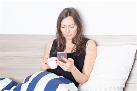 Tinder Curvy Brunette Stock Photos Free Royalty Free Stock Photos From Dreamstime
