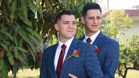 Pareja Gay Se Casa Tras A Os De Noviazgo Anodis