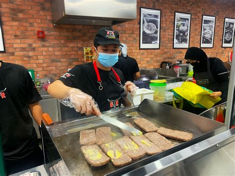 Gtr Burger Sasar Jualan Bernilai Rm Juta Pada Bakal Buka Kios